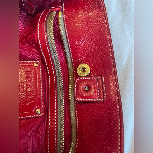 Prada red patent leather bag 🌶️ - Picture 10 of 14